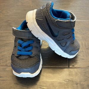 nike revolution 2 kids